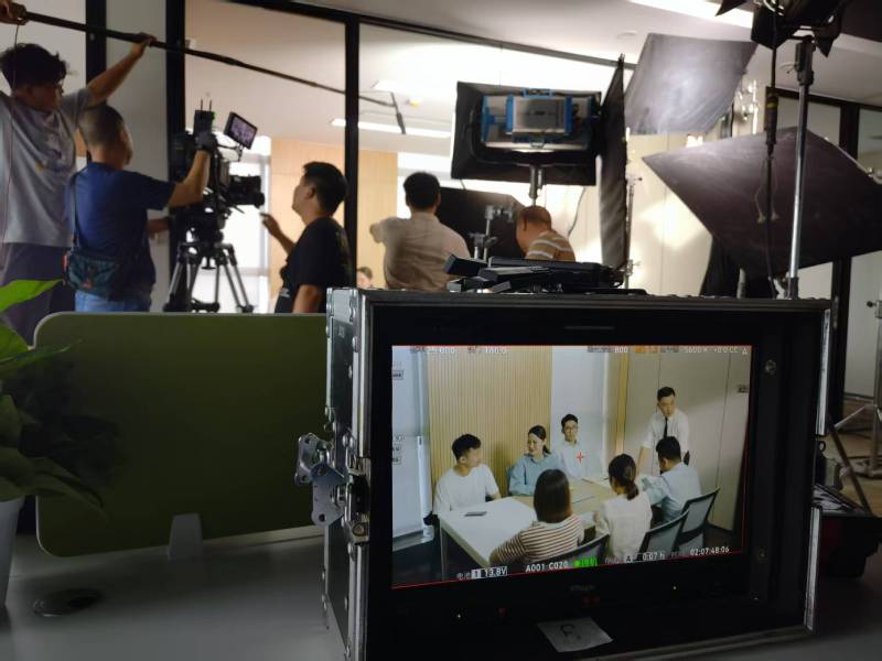 临泉县TVC拍摄公司：科技产品视觉化大师，诠释未来感与功能美学